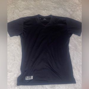 Men’s L Under Armor dry fit t-shirt